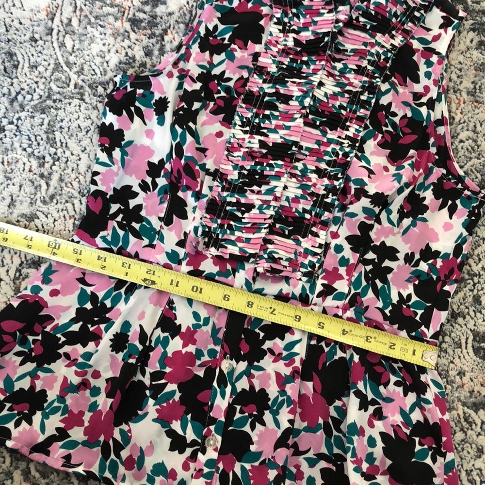 Floral Top - Picture 8 of 9